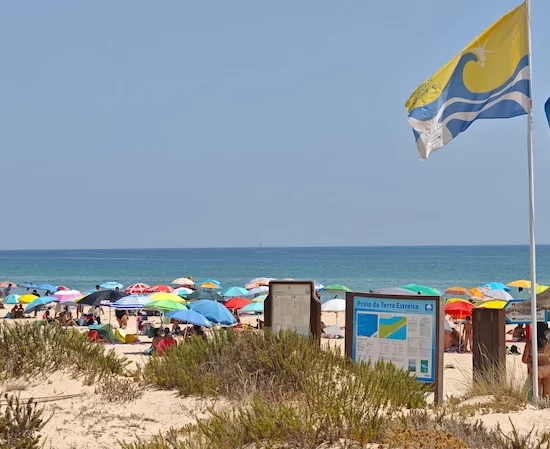 Praia terra estreita