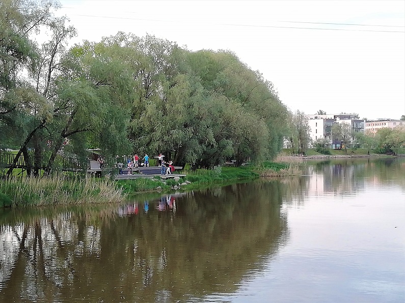 tartu dancing near river